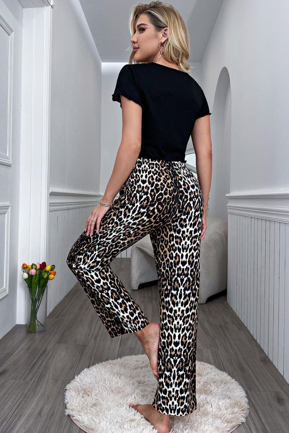 Leopard lounge set: black cropped T-shirt with back, high-rise leopard print pants, side view