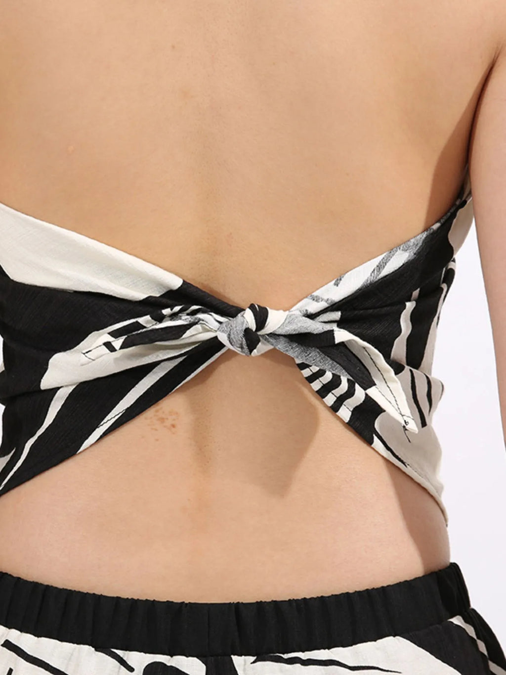 Women’s back-view tube top with knot bow and black-and-white abstract print