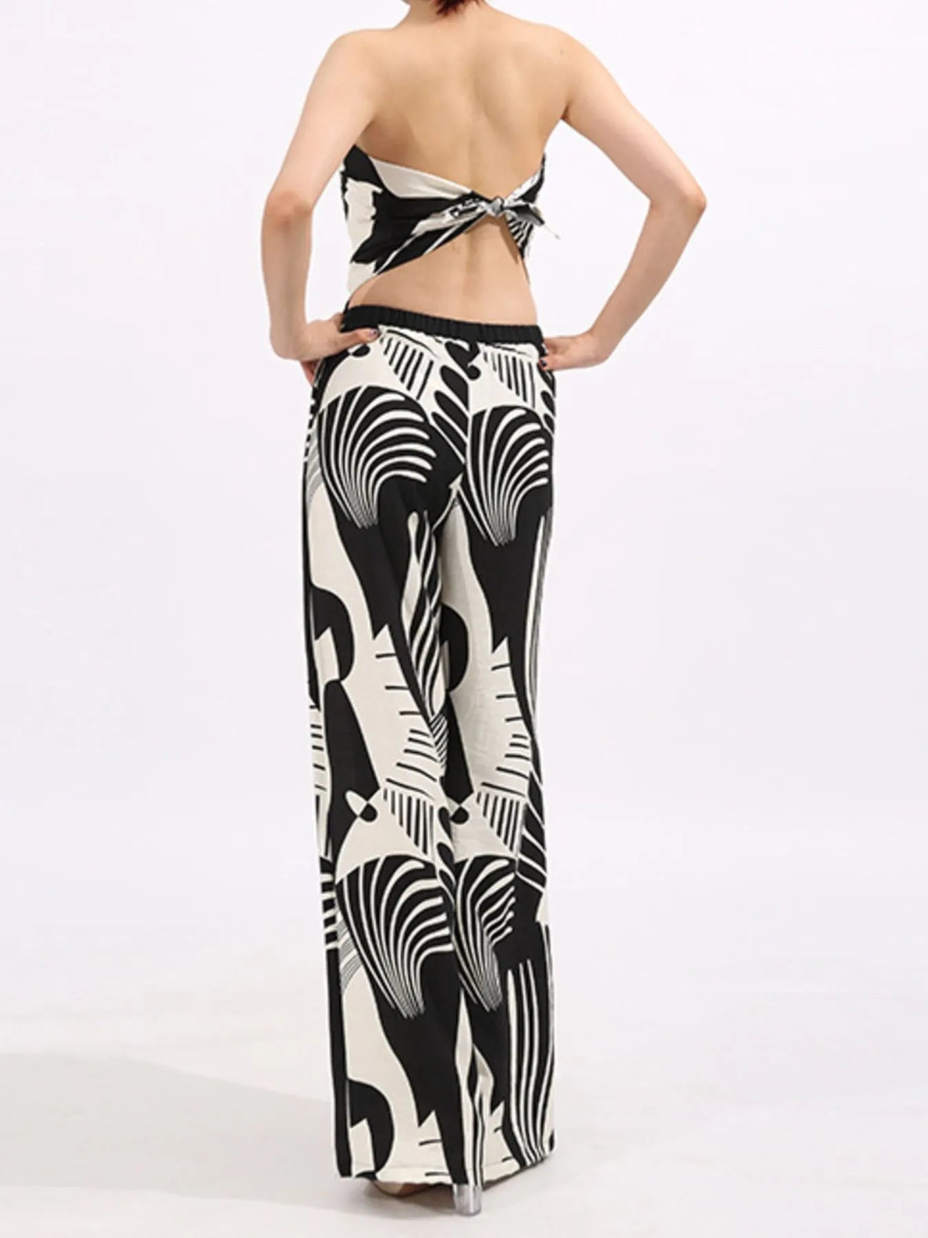 Women’s back knot tube top and wide-leg pants set with black-and-white abstract print