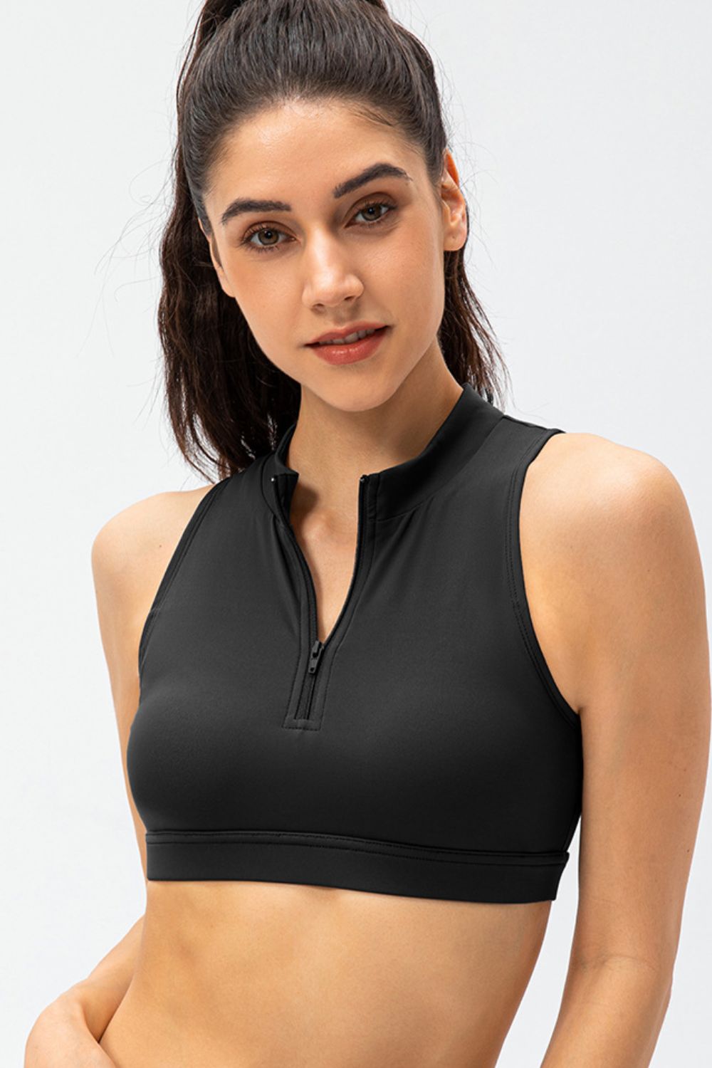 Women’s cropped active tank top in black with front zipper
