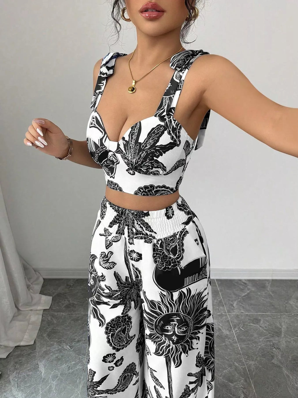 Black-and-white floral print crop top and wide-leg pants set, front close-up
