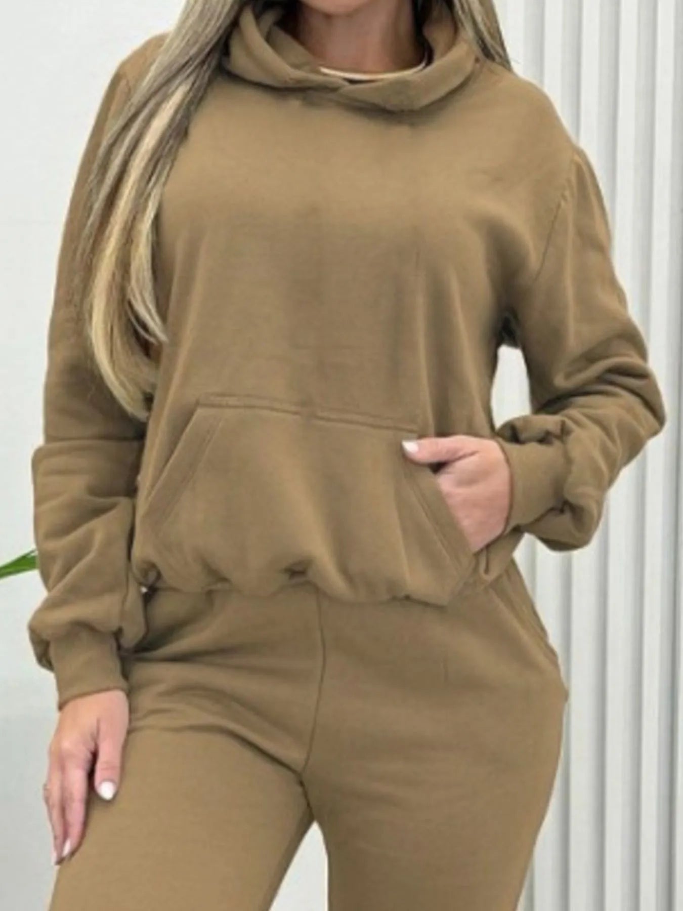 Khaki long-sleeve hoodie and joggers set with kangaroo pocket and drawstring waist