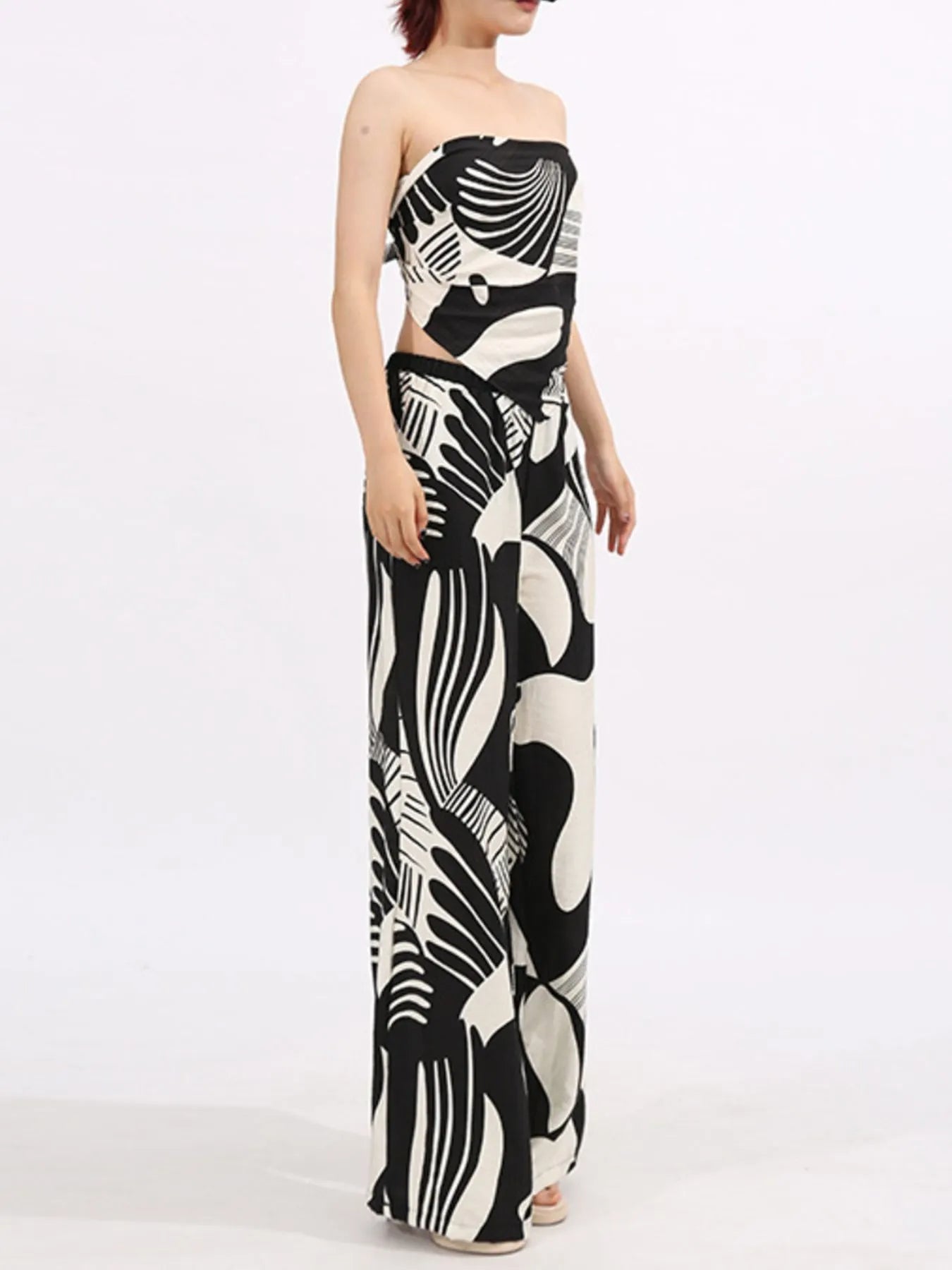 Women’s two-piece tube top and wide-leg pants set with black-and-white abstract print