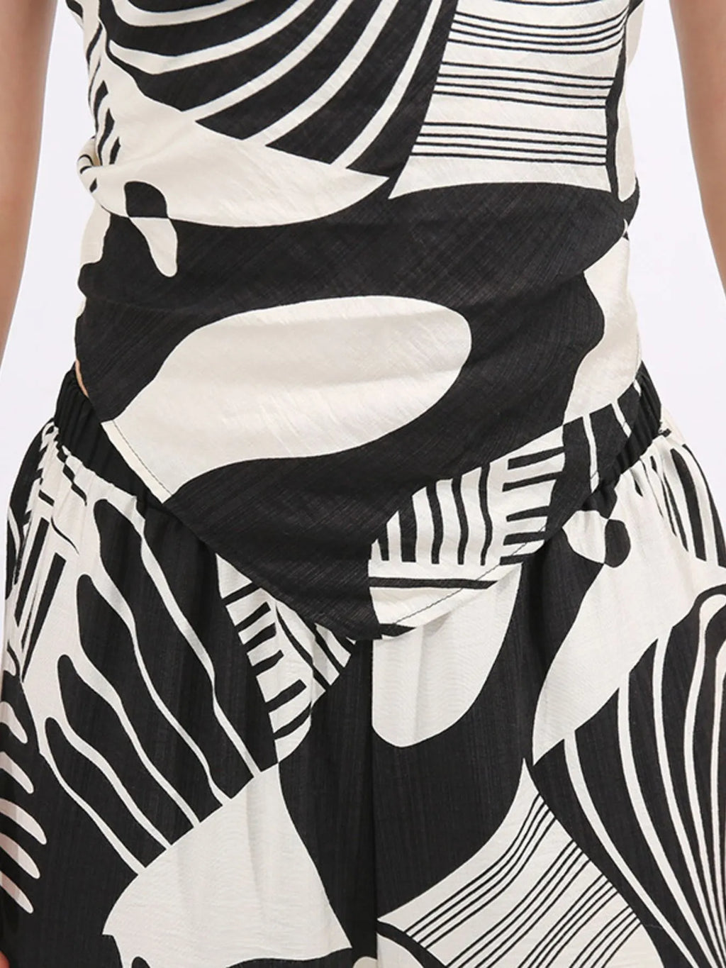 Women’s tube top and wide-leg pants with bold black-and-white abstract geometric print