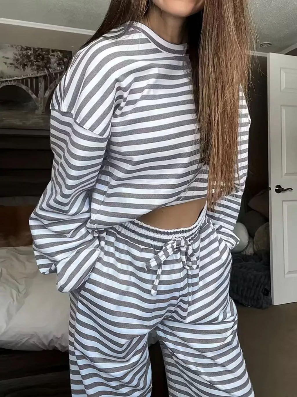 Striped round-neck top and bow-tied pants set, black and white