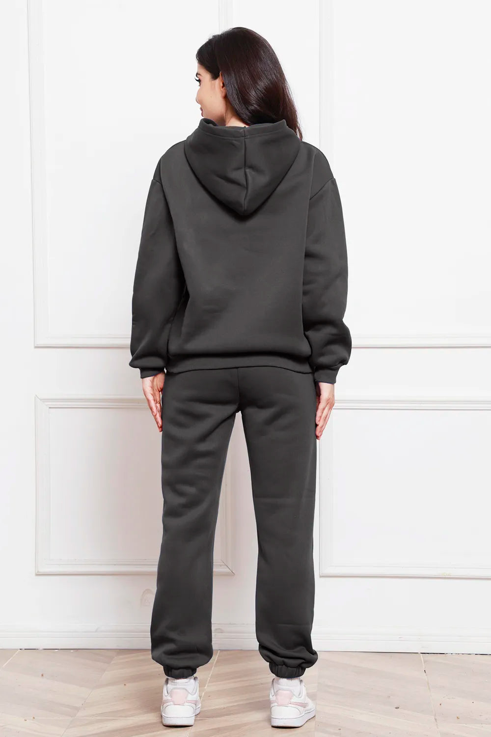 Black back-view drop-shoulder pullover hoodie and jogger pants set with drawstring hood