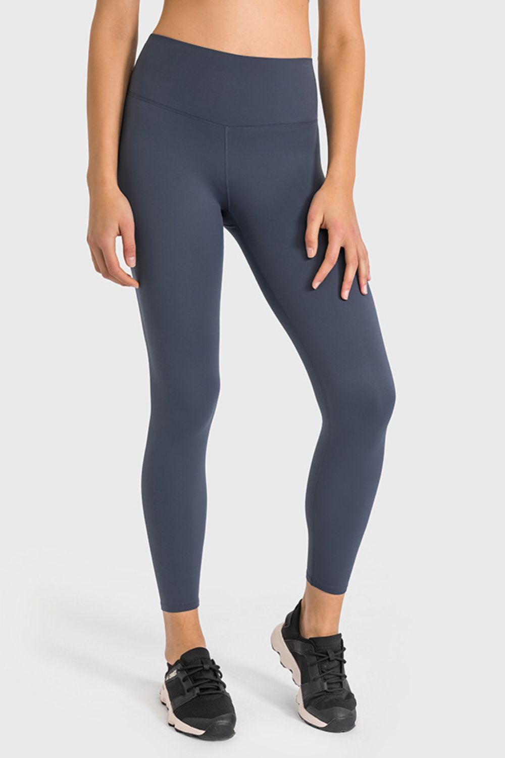 High waist ankle-length yoga leggings in dark navy with smooth contoured seams
