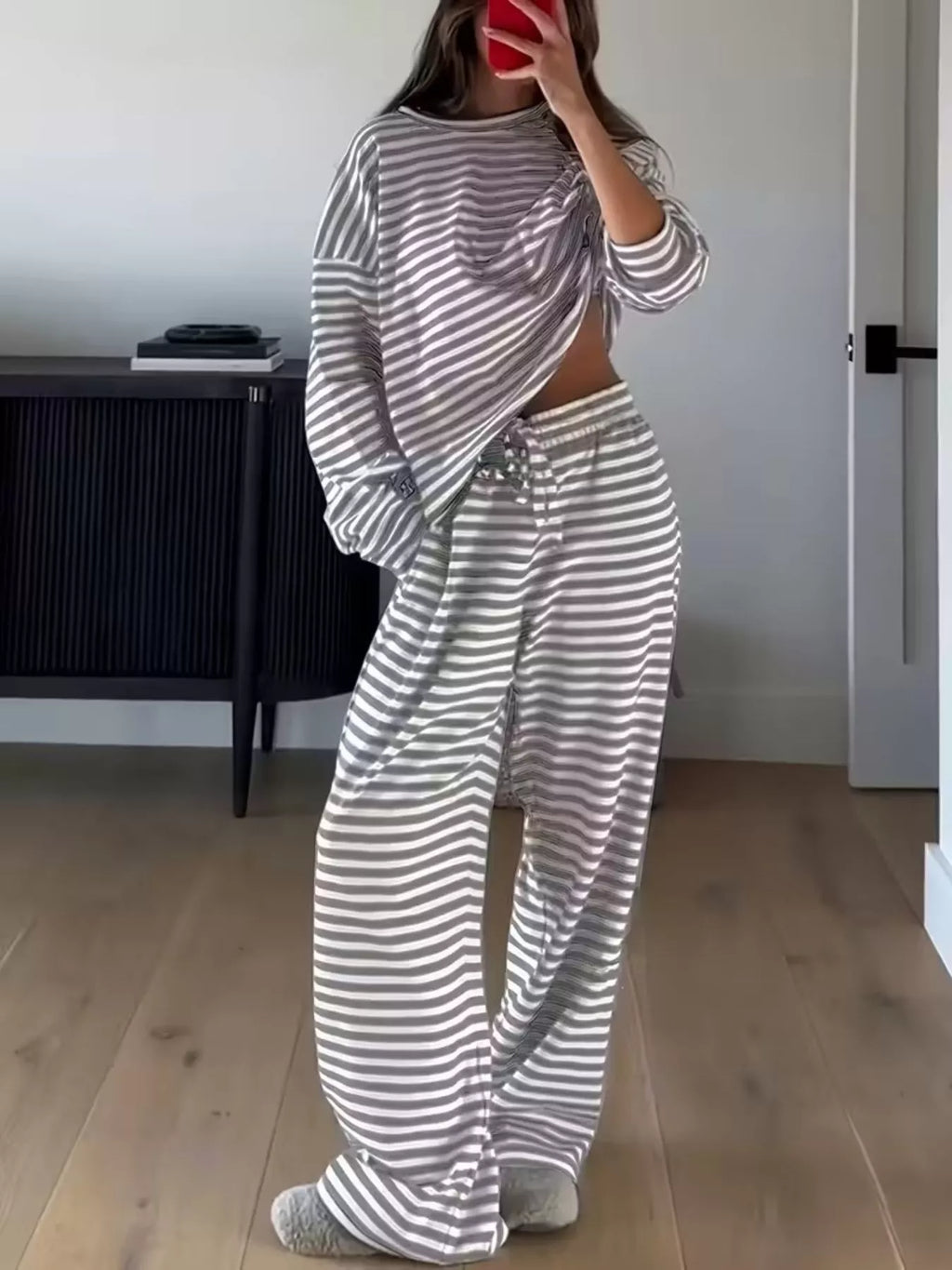 Striped round-neck top with matching wide-leg pants set, black and white