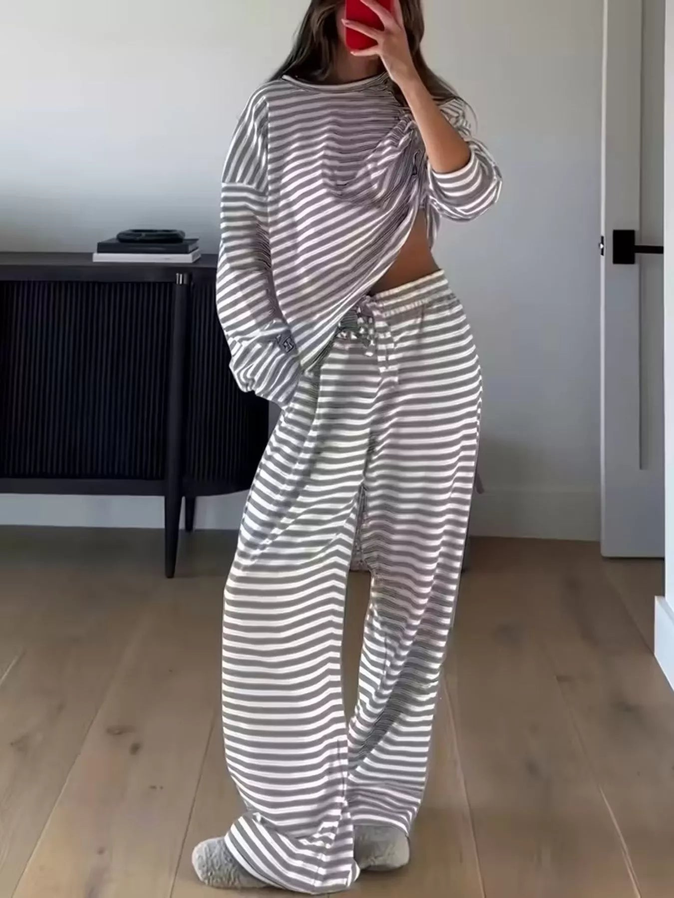 Striped round-neck top with matching wide-leg pants set, black and white
